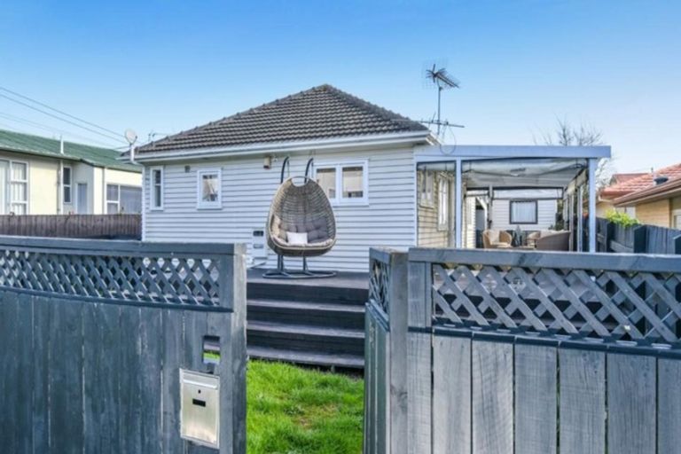 Photo of property in 40a Riro Street, Point Chevalier, Auckland, 1022