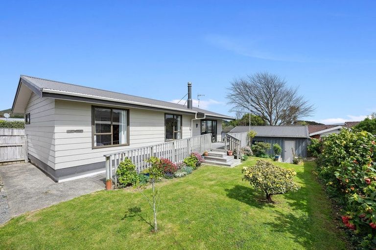 Photo of property in 24a He Awa Crescent, Waikanae, 5036