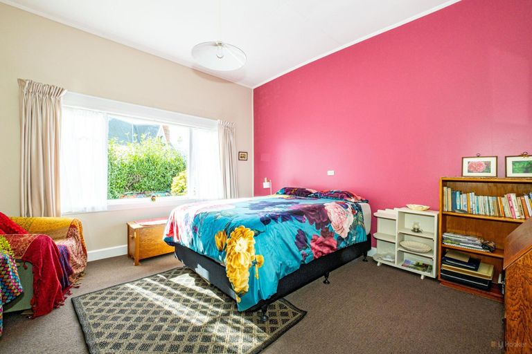 Photo of property in 2 Point Bush Road, Waimate, 7924