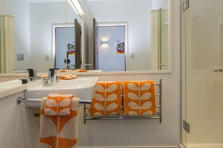 Photo of property in 27 Cheviot Road, Lowry Bay, Lower Hutt, 5013