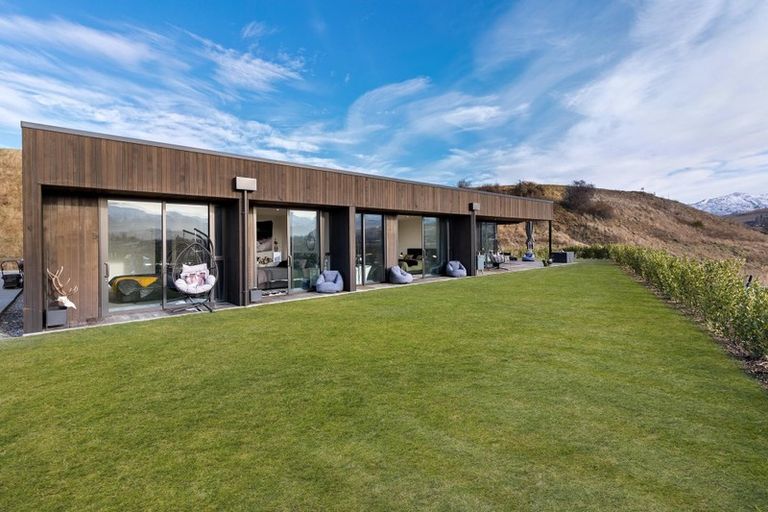 Photo of property in 2 Alpine Avenue, Lake Hayes, Queenstown, 9304