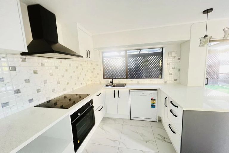 Photo of property in 2/27 Aberfeldy Avenue, Highland Park, Auckland, 2010