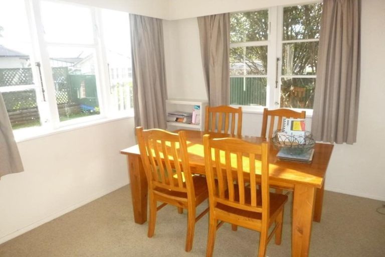 Photo of property in 2a Henry Street, Ebdentown, Upper Hutt, 5018