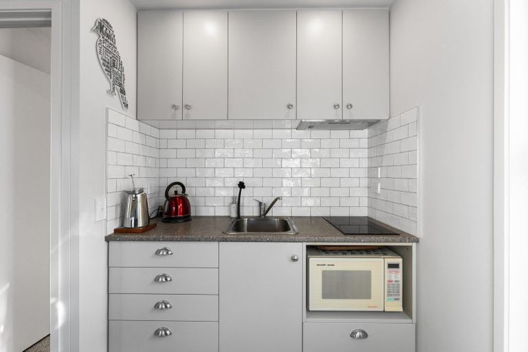 Photo of property in 2 Earle Place, Acacia Bay, Taupo, 3330