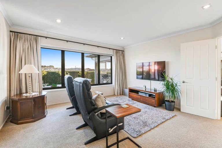 Photo of property in 14 Seamount Drive, Red Beach, 0932