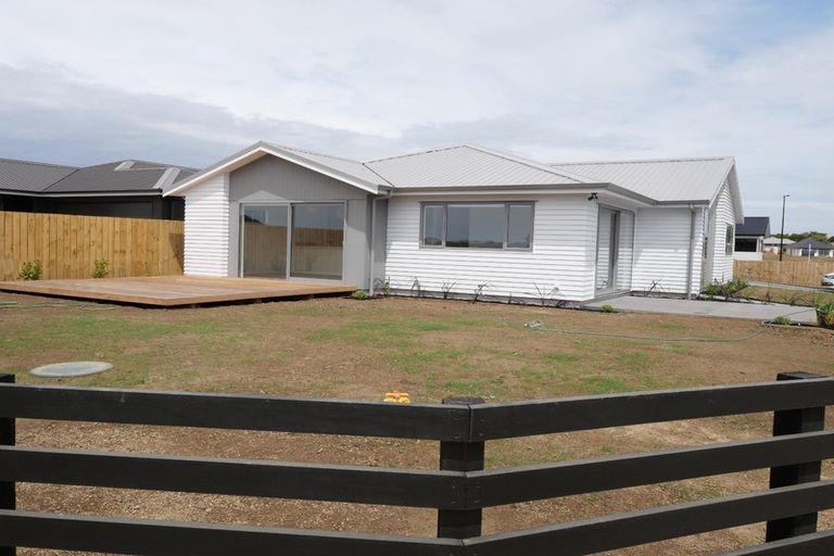Photo of property in 11 Wheriko Avenue, Glenbrook, Waiuku, 2681