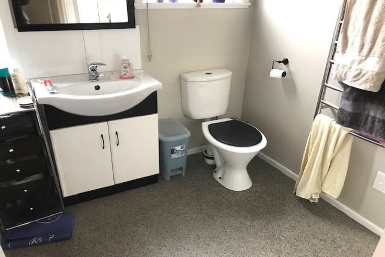 Photo of property in 28 Matenga Street, Waikanae, 5036