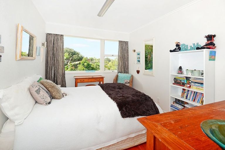 Photo of property in 75 Lake Road, Northcote, Auckland, 0627