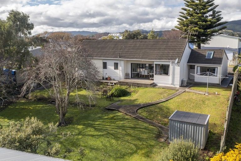 Photo of property in 42 Margaret Road, Raumati Beach, Paraparaumu, 5032