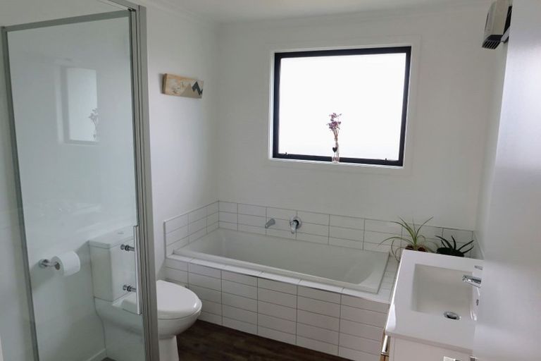 Photo of property in 12 Hebbard Court, Albert Town, Wanaka, 9305