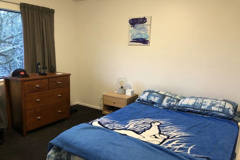 Photo of property in 3/92 Awaroa Road, Sunnyvale, Auckland, 0612