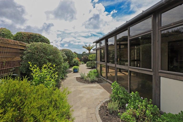 Photo of property in 37 Anderson Road, Taradale, Napier, 4112