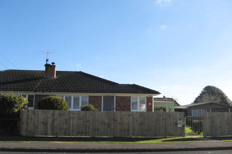 Photo of property in 27 Cameron Street, Papakura, 2110