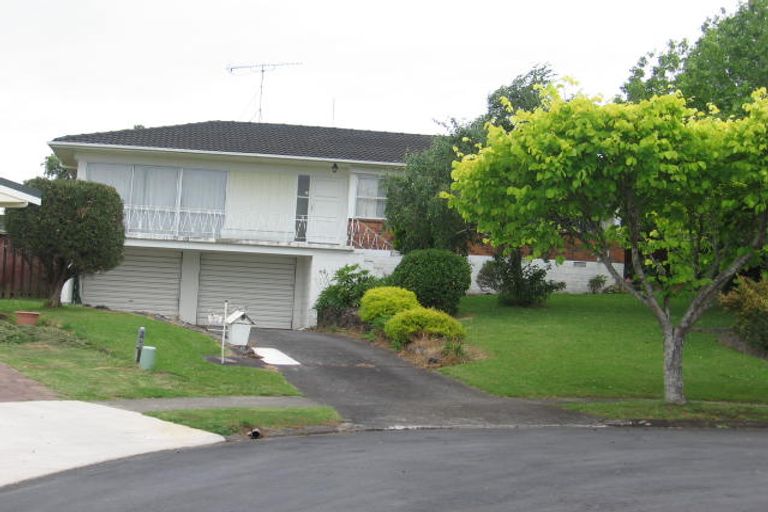 Photo of property in 13 Leewood Place, Pakuranga Heights, Auckland, 2010