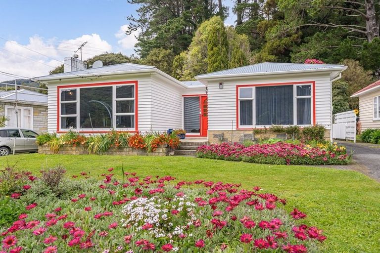 Photo of property in 88 Hine Road, Wainuiomata, Lower Hutt, 5014