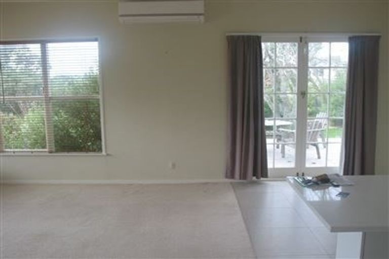 Photo of property in 1/140 Beach Road, Castor Bay, Auckland, 0620