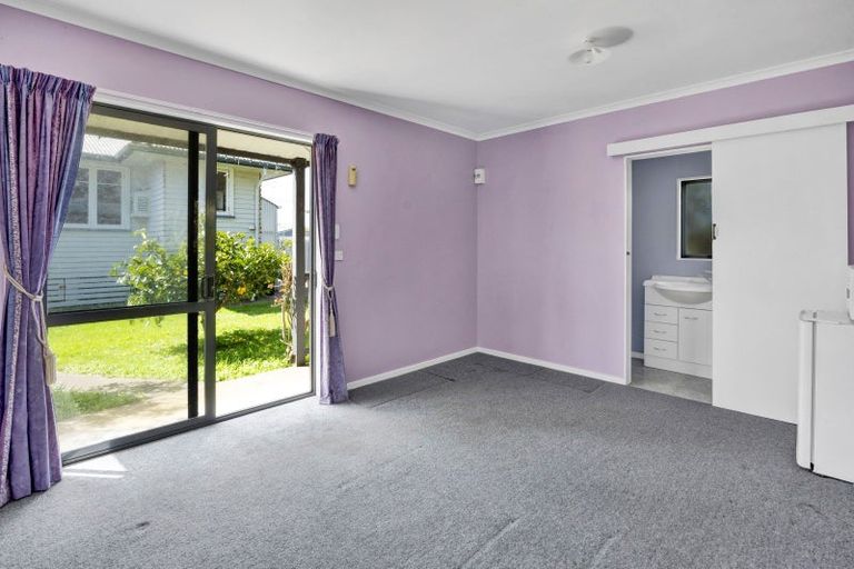 Photo of property in 10 Iredale Road, Hawera, 4610