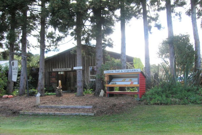 Photo of property in 5 Aileen Place, Whangamata, 3691