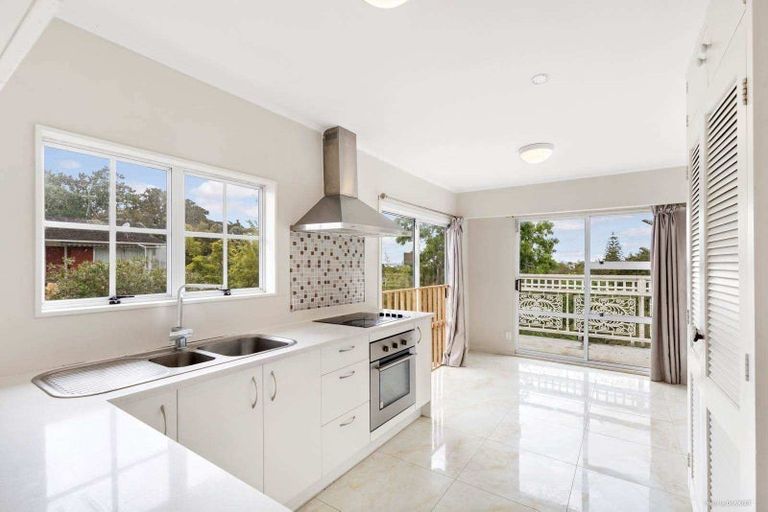 Photo of property in 53 Pupuke Road, Birkenhead, Auckland, 0627