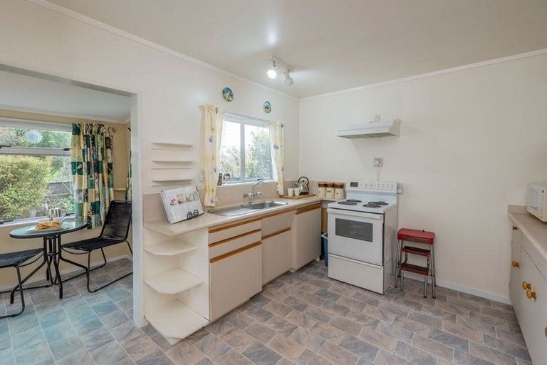 Photo of property in 12 Poneke Drive, Waikanae, 5036