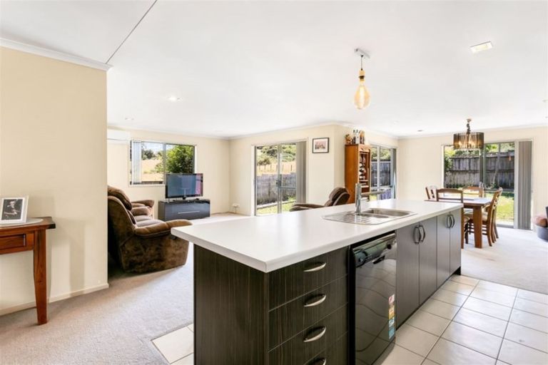 Photo of property in 70 South Kensington Way, Henderson, Auckland, 0612