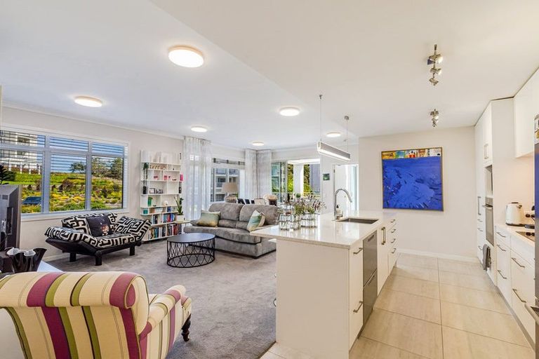 Photo of property in 96 Panorama Heights, Orewa, 0931