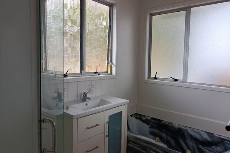 Photo of property in 10 Aralia Road, Sunnynook, Auckland, 0620