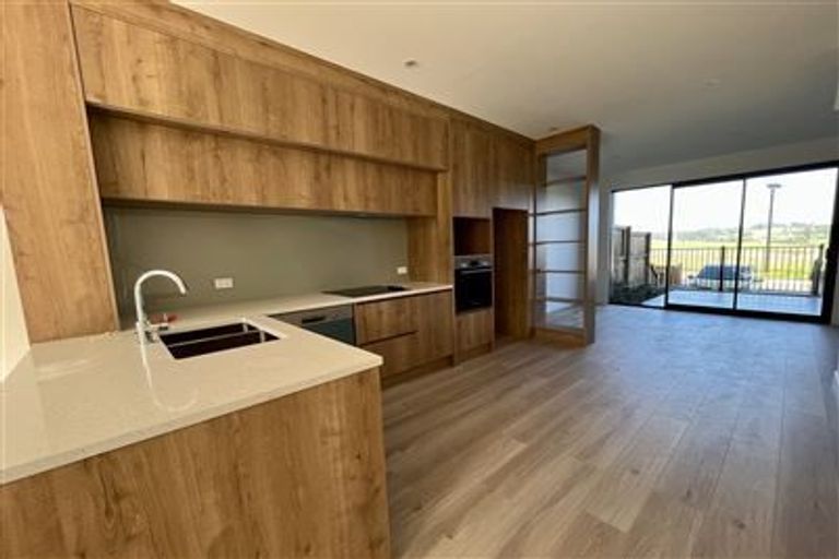 Photo of property in 90 Tarapuka Road, Westgate, Auckland, 0814