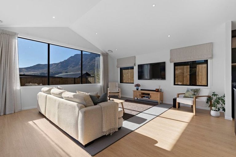 Photo of property in 32 Plough Street, Jacks Point, 9371