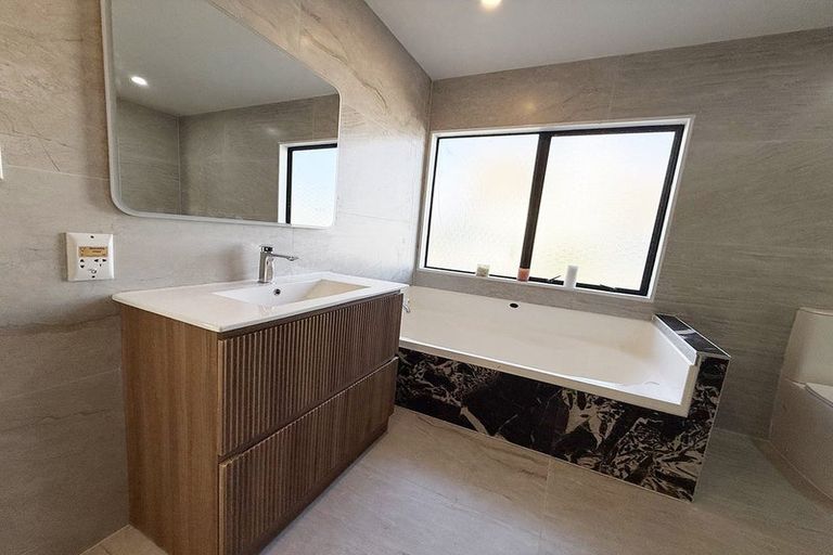 Photo of property in 49 Gosford Drive, Botany Downs, Auckland, 2010