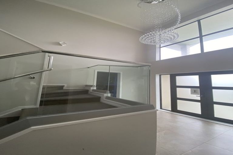 Photo of property in 7 Iwinuku Crescent, Wattle Downs, Auckland, 2103