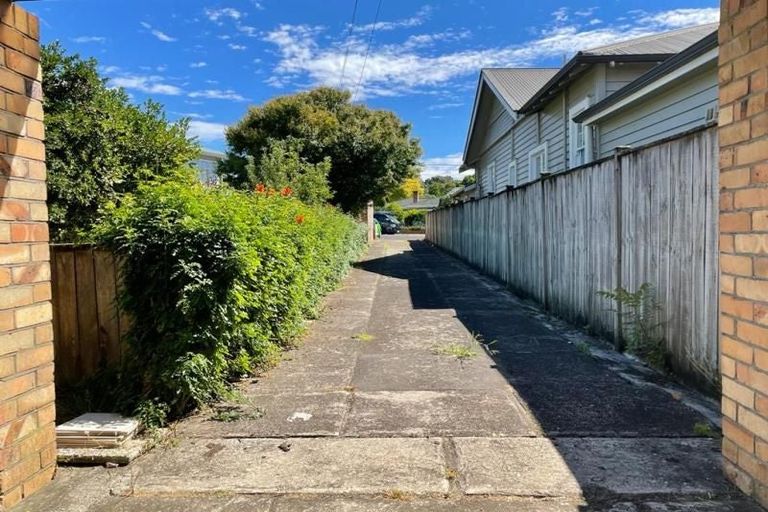 Photo of property in 40 Matai Road, Greenlane, Auckland, 1051