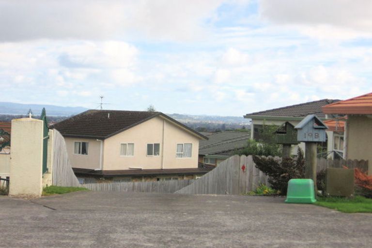Photo of property in 1/19 Ribbonwood Crescent, Goodwood Heights, Auckland, 2105
