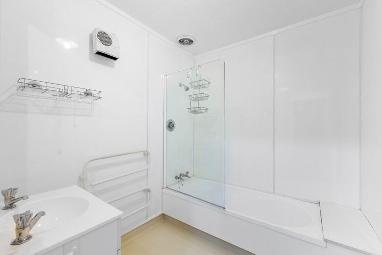 Photo of property in 34 Milton Terrace, Picton, 7220