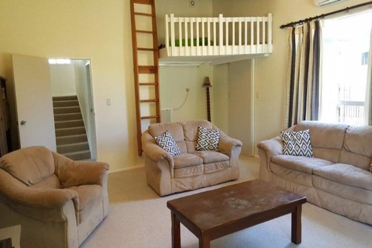 Photo of property in 20 Quigley Street, Newlands, Wellington, 6037