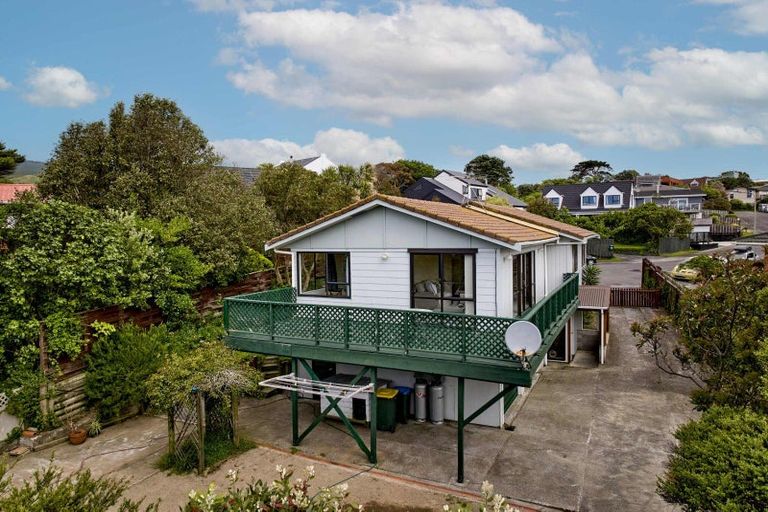 Photo of property in 19 Puketai Place, Pukerua Bay, 5026