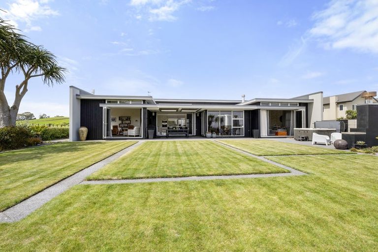 Photo of property in 12 Sampson Avenue, Waiwhakaiho, New Plymouth, 4312