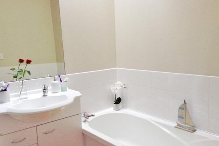 Photo of property in 63 Barnea Circle, Glen Eden, Auckland, 0602