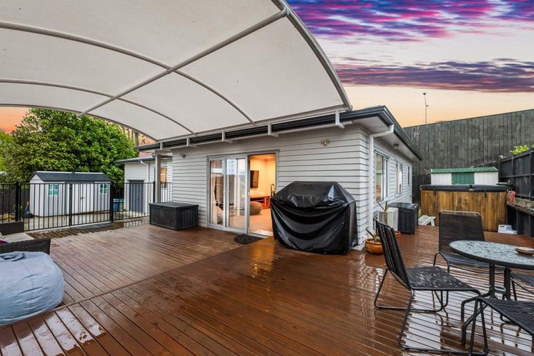 Photo of property in 51a Oreil Avenue, West Harbour, Auckland, 0618