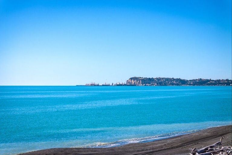 Photo of property in 15 Mer Place, Bay View, Napier, 4104