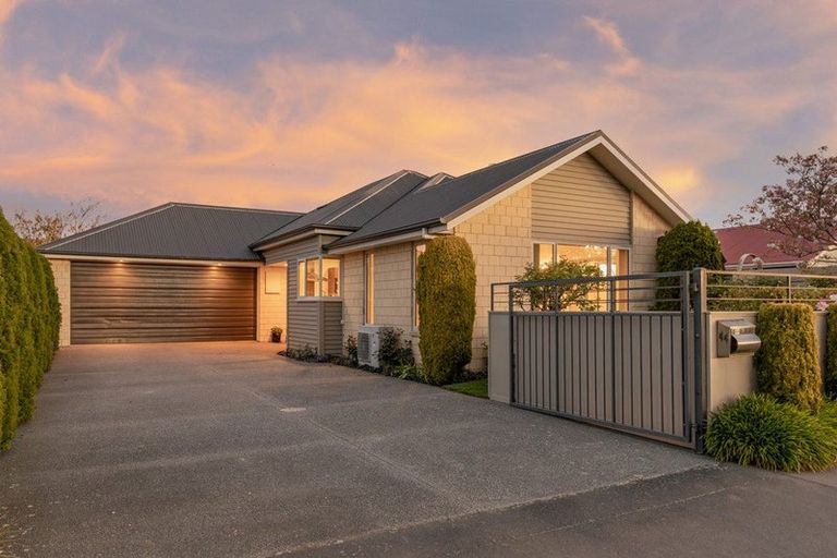 Photo of property in 44 Somerfield Street, Somerfield, Christchurch, 8024