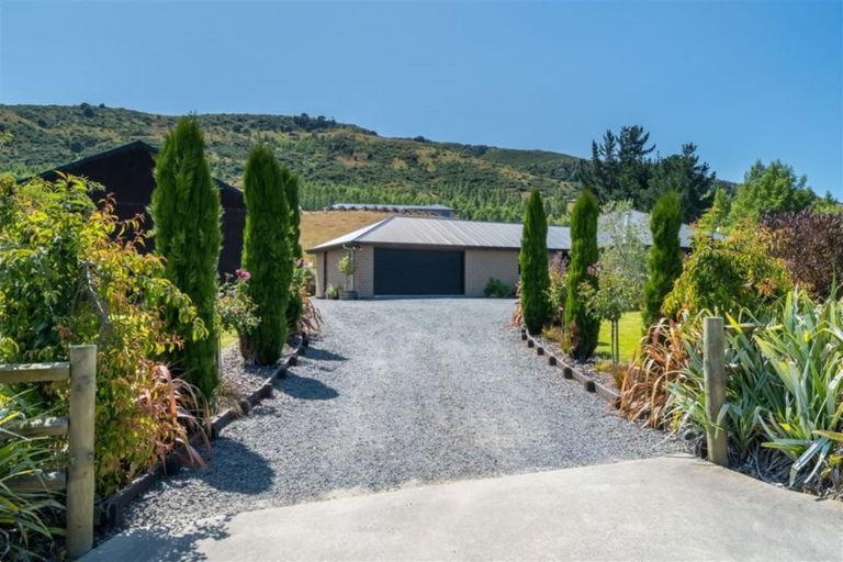 Photo of property in 38 Tara Hills Drive, North Taieri, Mosgiel, 9092
