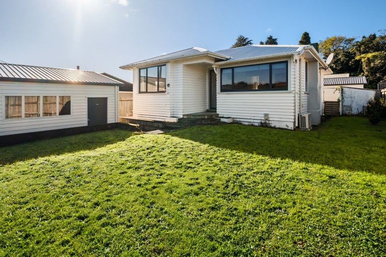 Photo of property in 3 Tupoki Street, Glen Avon, New Plymouth, 4312