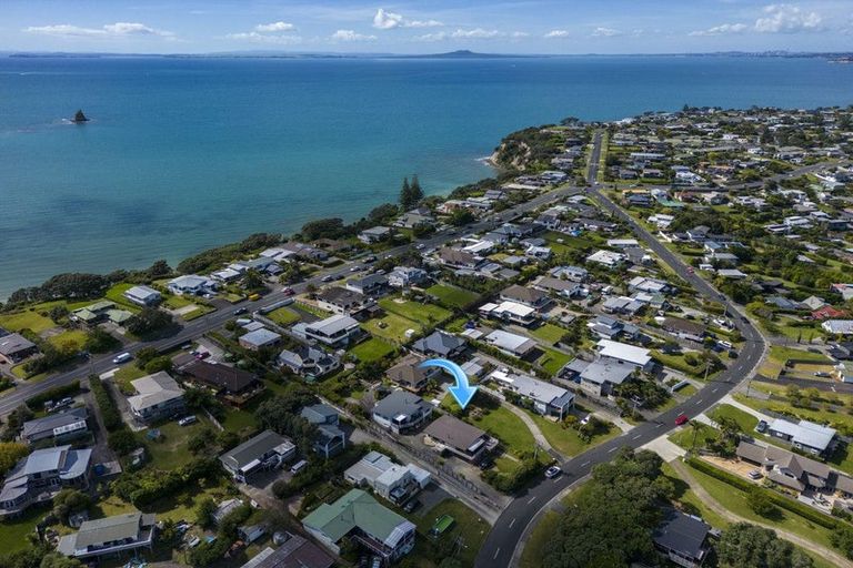 Photo of property in 25a Tindalls Bay Road, Tindalls Beach, Whangaparaoa, 0930