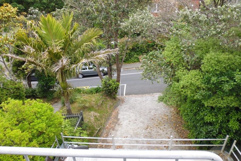 Photo of property in 2/39 Grove Road, Kelburn, Wellington, 6012