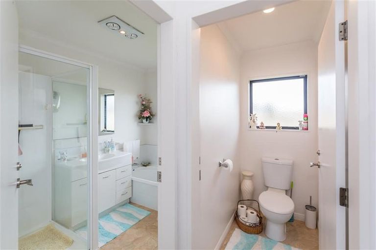 Photo of property in 12 Belle Maison Court, Levin, 5510