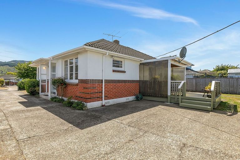 Photo of property in 5 Courtenay Road, Heretaunga, Upper Hutt, 5018