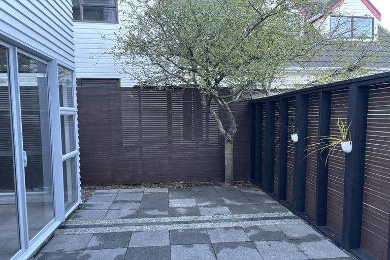 Photo of property in 12 Tiketike Way, Brooklyn, Wellington, 6021