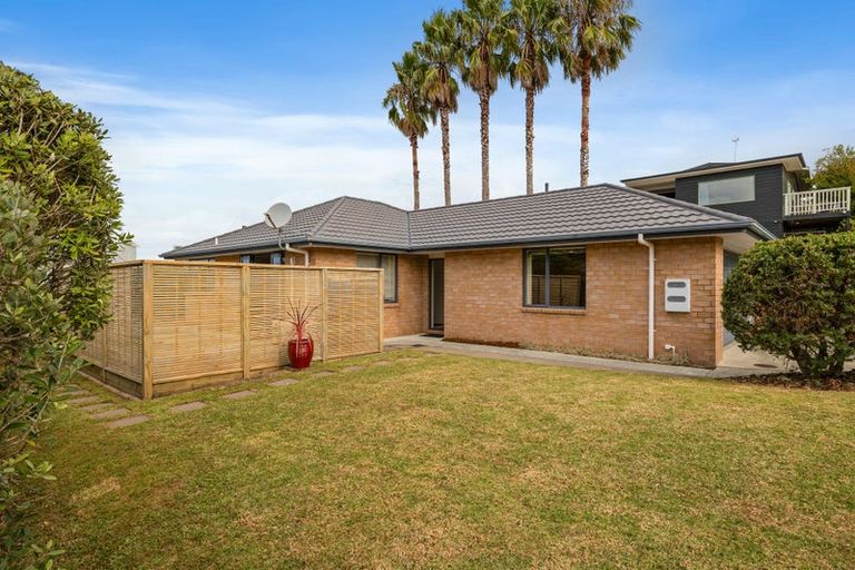Photo of property in 6 Robinia Place, Snells Beach, 0920