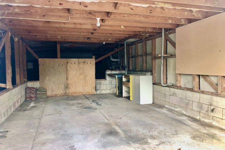 Photo of property in 4a Lavery Place, Sunnynook, Auckland, 0632